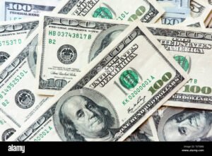 Qué pasa con los billetes de 100 dólares viejos en Argentina 1 billetes antiguos de 100 dolares apilados