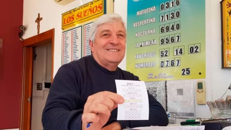 billetes argentinos y boleto de loteria quini 6