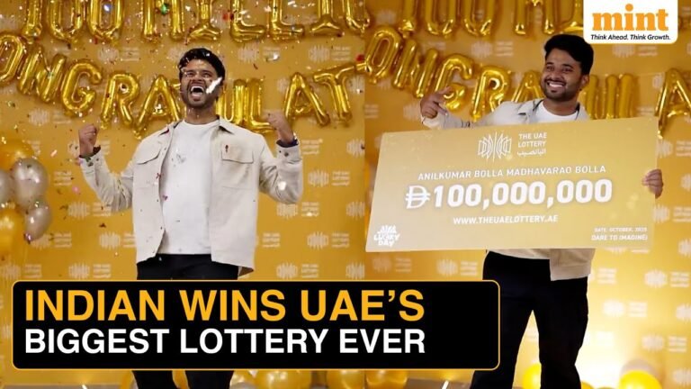 bote grande de loteria con billetes dorados