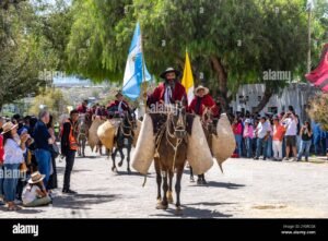 Qué se festeja este fin de semana largo en Argentina 5 celebracion tradicional argentina con bandera y gauchos