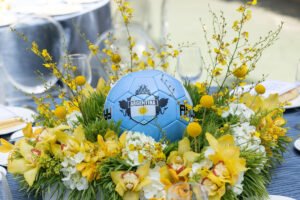 Cómo Hacer Centros de Mesa Para El Día de la Bandera Argentina 14 centro de mesa con banderas argentinas y flores
