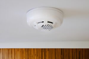 Cómo funciona un detector de humo y monóxido de carbono en casa 20 detector de humo y monoxido en techo hogar
