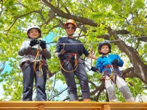 Cuánto corresponde de cuota alimentaria por hijo en Argentina 3 familia argentina con ninos en parque