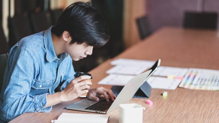 Cómo Hacer un Curriculum Para Mi Primer Trabajo y Destacar