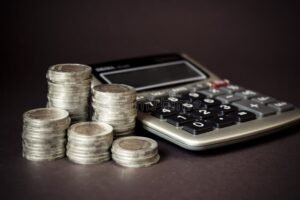 Cuál es la tasa de interés para plazo fijo en Banco Santa Fe 15 monedas apiladas con calculadora financiera