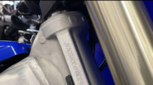 Cómo Saber El Año De Fabricación De Mi Moto Según El Número De Serie 1 numero de serie grabado en moto close up