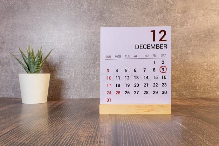 oficina vacia con calendario de diciembre