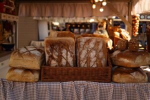pan fresco en la mesa de mercado