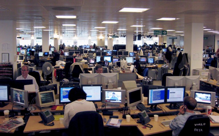 Qué periodistas se fueron recientemente de La Nación y por qué 2 periodistas trabajando en redaccion de noticias