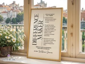 persona dejando tarjeta de obra social atras