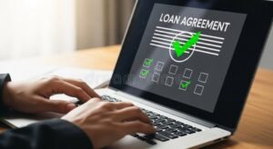 Cómo Consulto Cuánto Debo del Préstamo de Anses AUH 25 persona revisando estado de prestamo en laptop