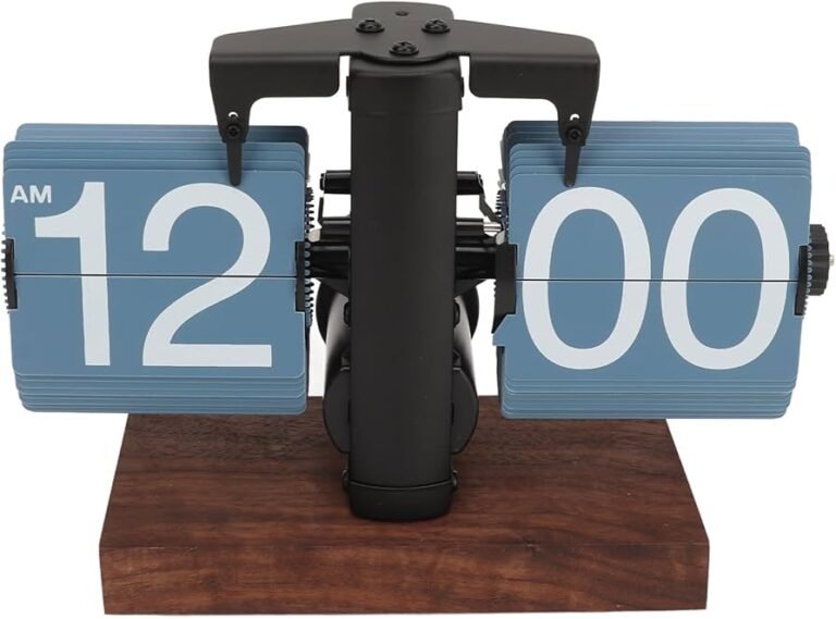 reloj mecanico antiguo en oficina moderna