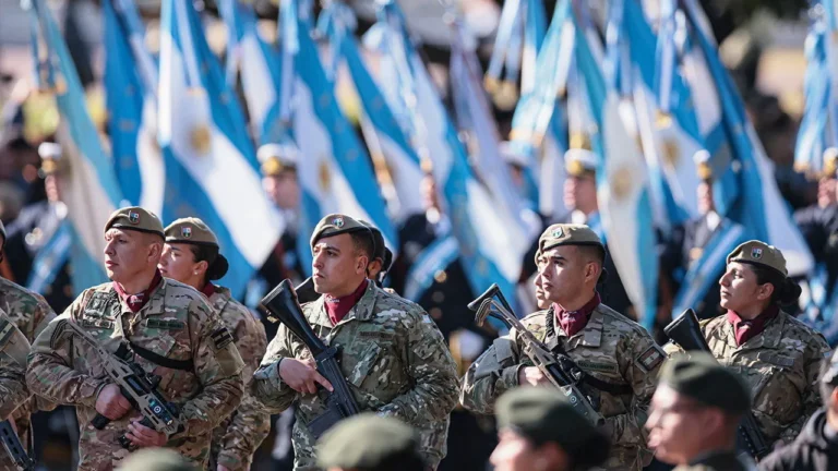 soldados argentinos en formacion militar