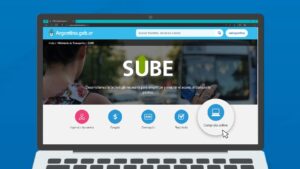 tarjeta sube y computadora portatil consulta balance