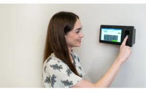 trabajador reloj control jornada laboral argentina